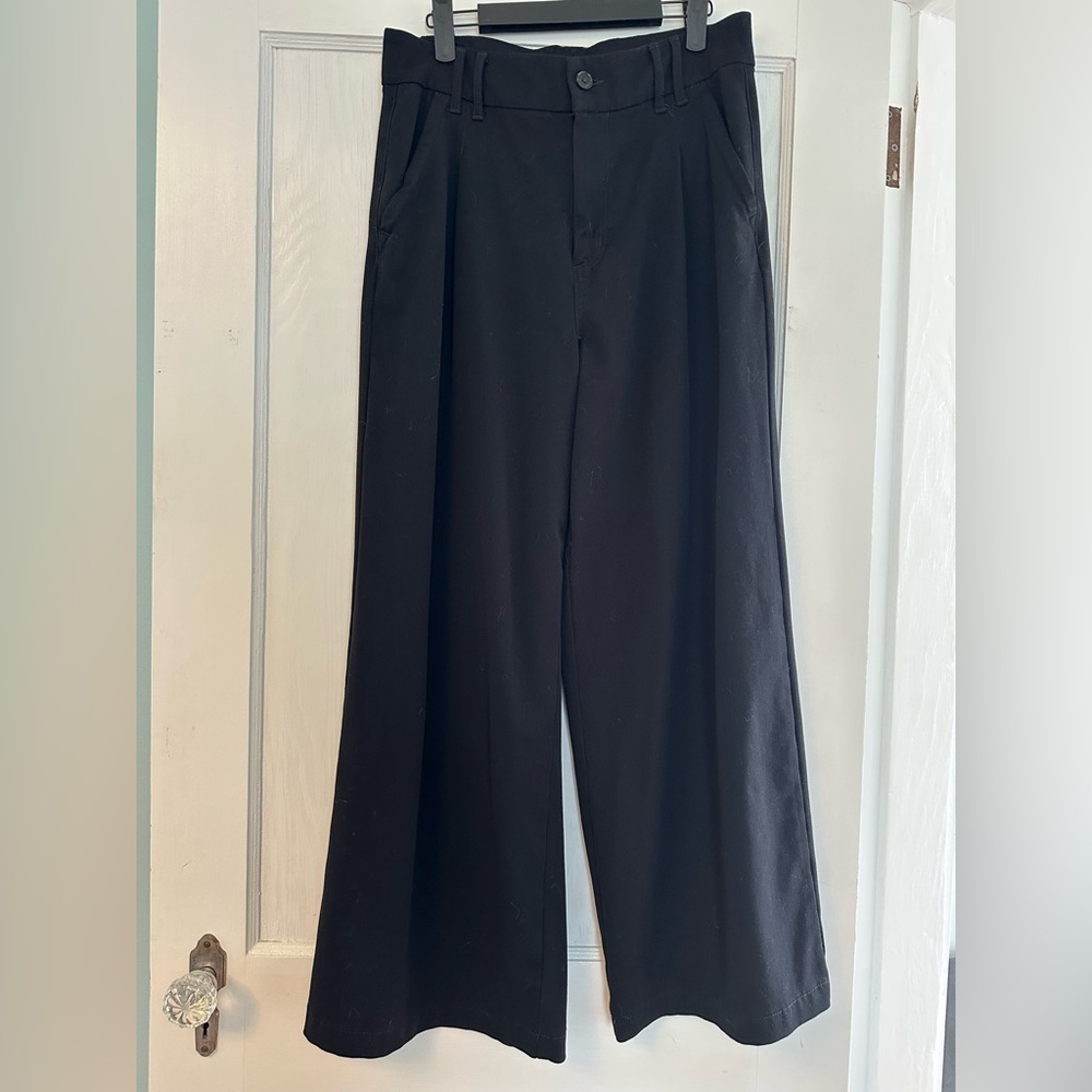 American Eagle Super High Rise Wide Leg Size 10 Petite in Black